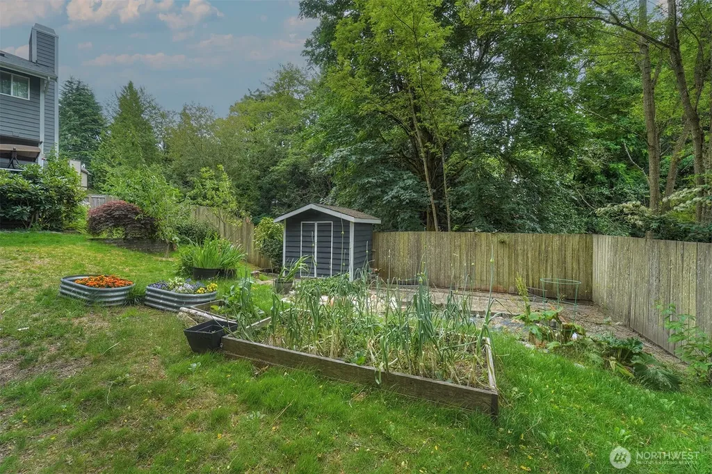22035 Sea Vista NE Poulsbo WA 98370