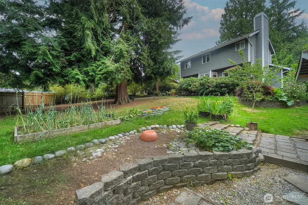 22035 Sea Vista NE Poulsbo WA 98370