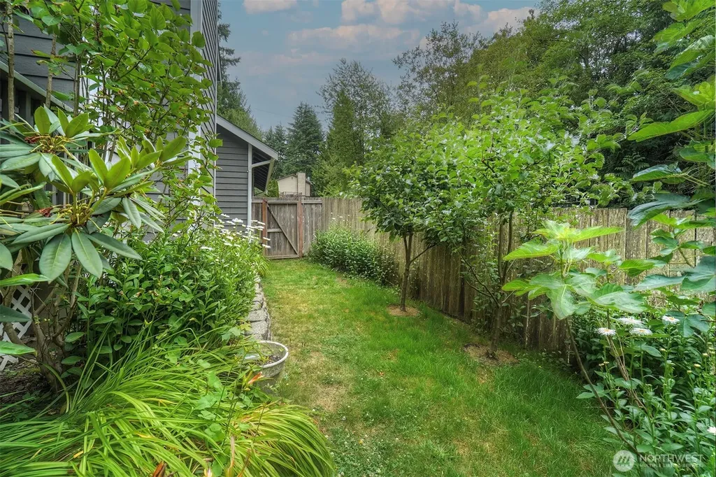 22035 Sea Vista NE Poulsbo WA 98370