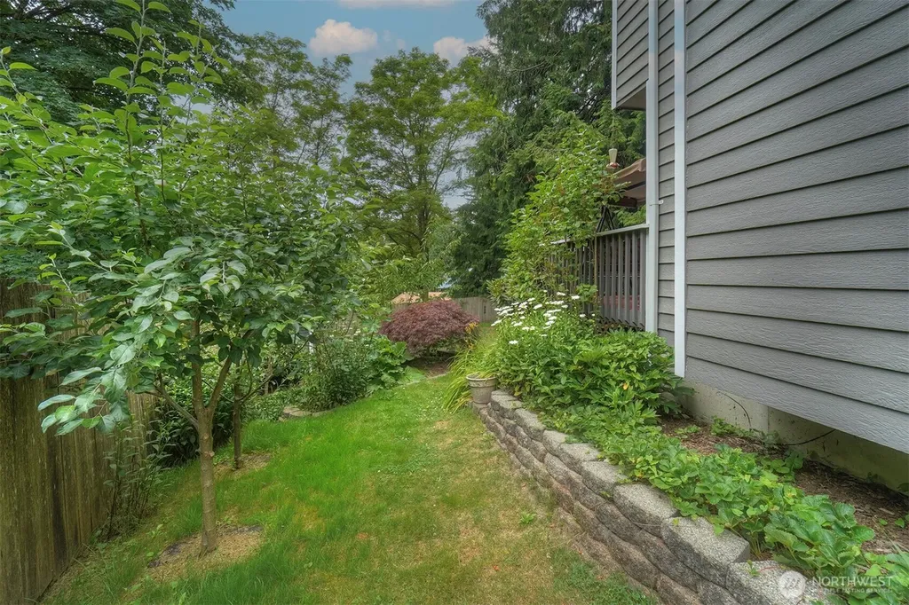 22035 Sea Vista NE Poulsbo WA 98370
