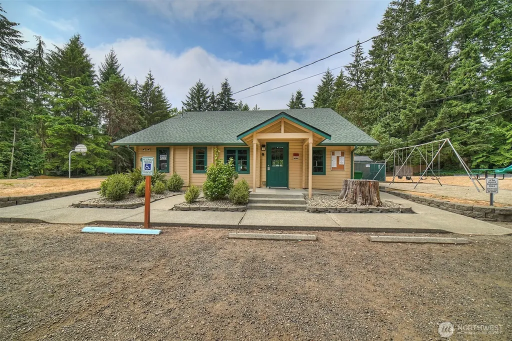 22035 Sea Vista NE Poulsbo WA 98370