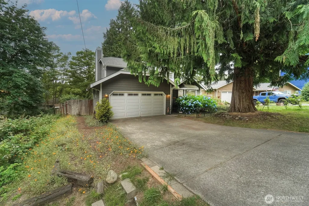 22035 Sea Vista NE Poulsbo WA 98370