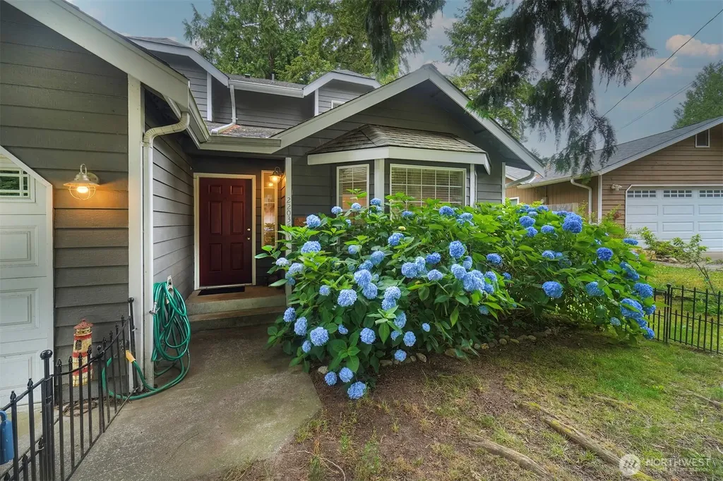 22035 Sea Vista NE Poulsbo WA 98370