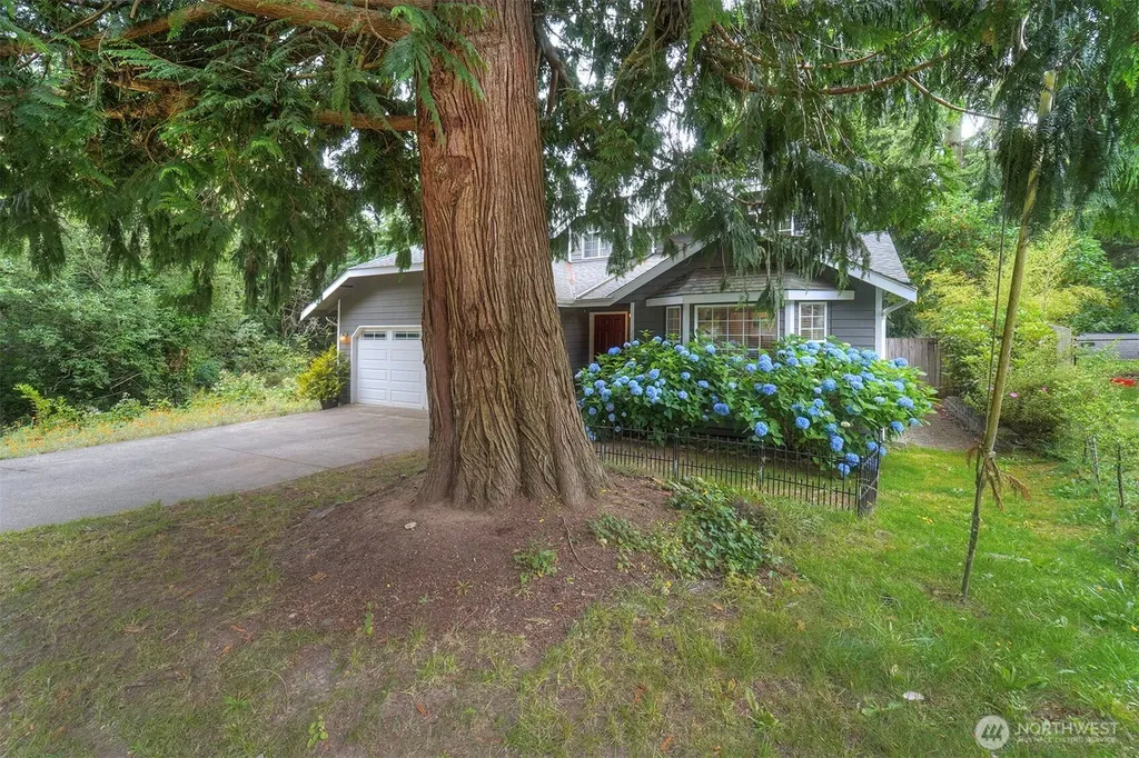 22035 Sea Vista NE Poulsbo WA 98370