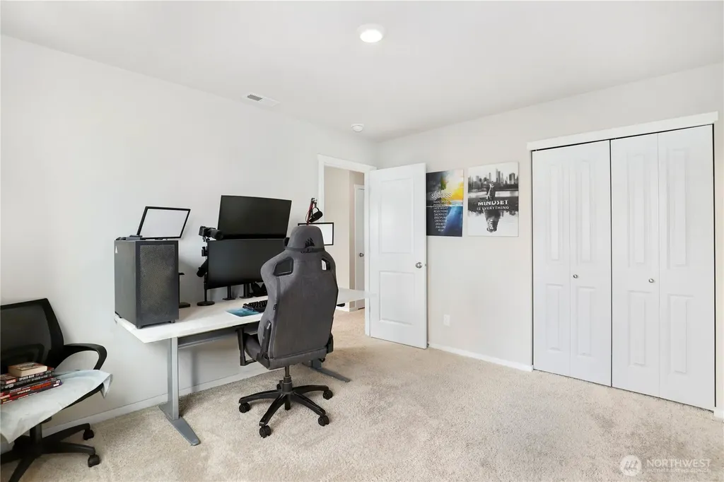 18708 Emmons Court E Puyallup WA 98374