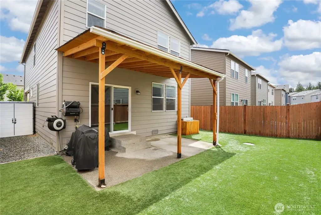 18708 Emmons Court E Puyallup WA 98374