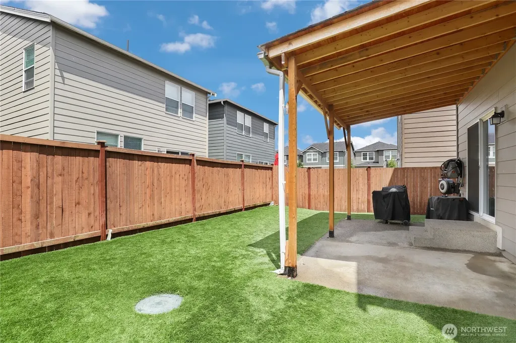 18708 Emmons Court E Puyallup WA 98374