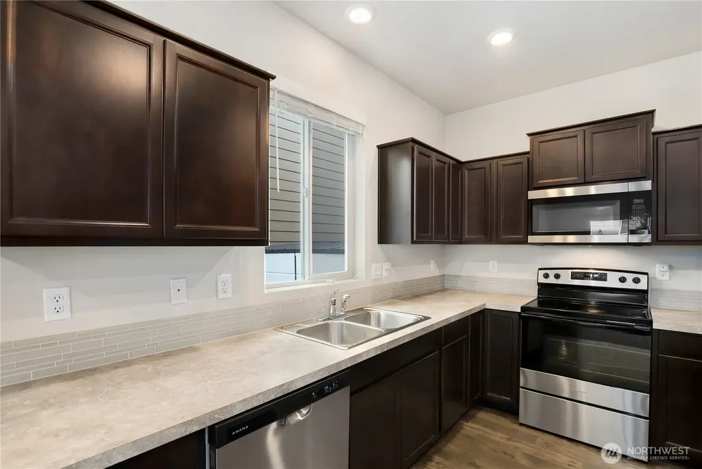 18708 Emmons Court E Puyallup WA 98374