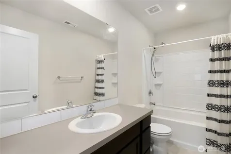 18708 Emmons Court E Puyallup WA 98374