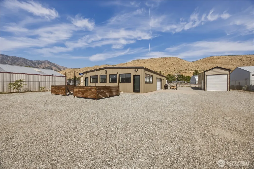 102 Lakeshore Drive Pateros WA 98846