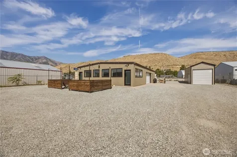 102 Lakeshore Drive Pateros WA 98846