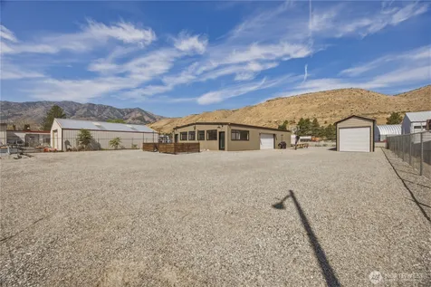 102 Lakeshore Drive Pateros WA 98846