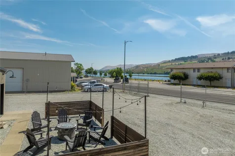 102 Lakeshore Drive Pateros WA 98846