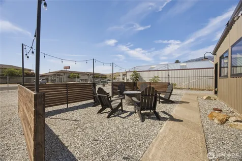 102 Lakeshore Drive Pateros WA 98846