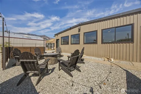 102 Lakeshore Drive Pateros WA 98846
