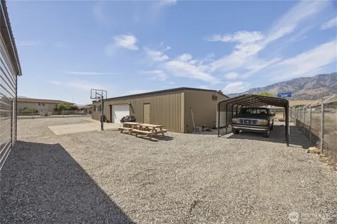 102 Lakeshore Drive Pateros WA 98846