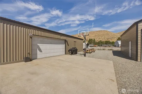 102 Lakeshore Drive Pateros WA 98846