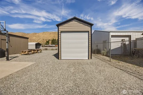 102 Lakeshore Drive Pateros WA 98846