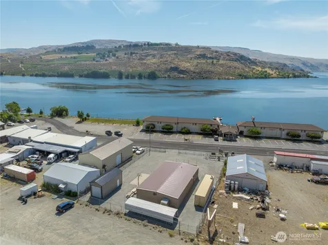 102 Lakeshore Drive Pateros WA 98846