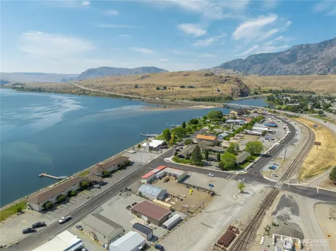 102 Lakeshore Drive Pateros WA 98846