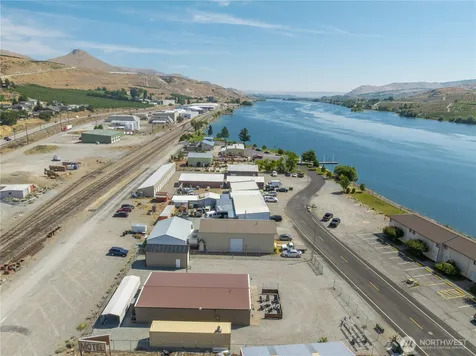 102 Lakeshore Drive Pateros WA 98846