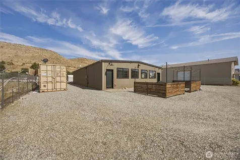 102 Lakeshore Drive Pateros WA 98846