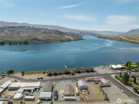 102 Lakeshore Drive Pateros WA 98846