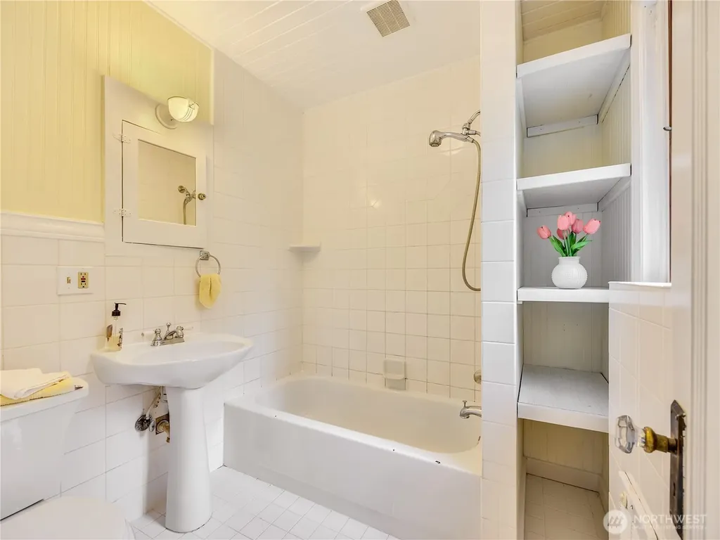 6112 V Place Long Beach WA 98631
