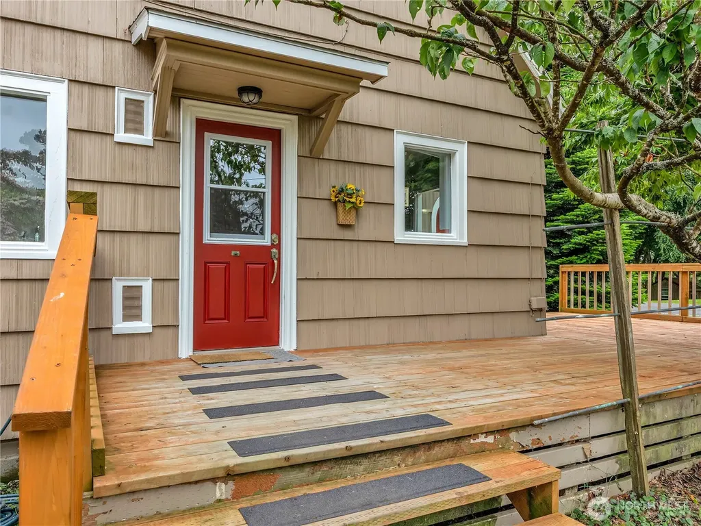 6112 V Place Long Beach WA 98631