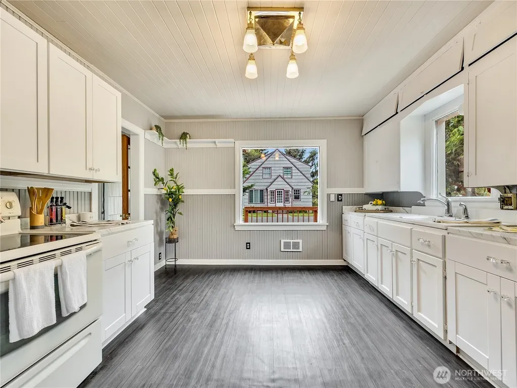 6112 V Place Long Beach WA 98631