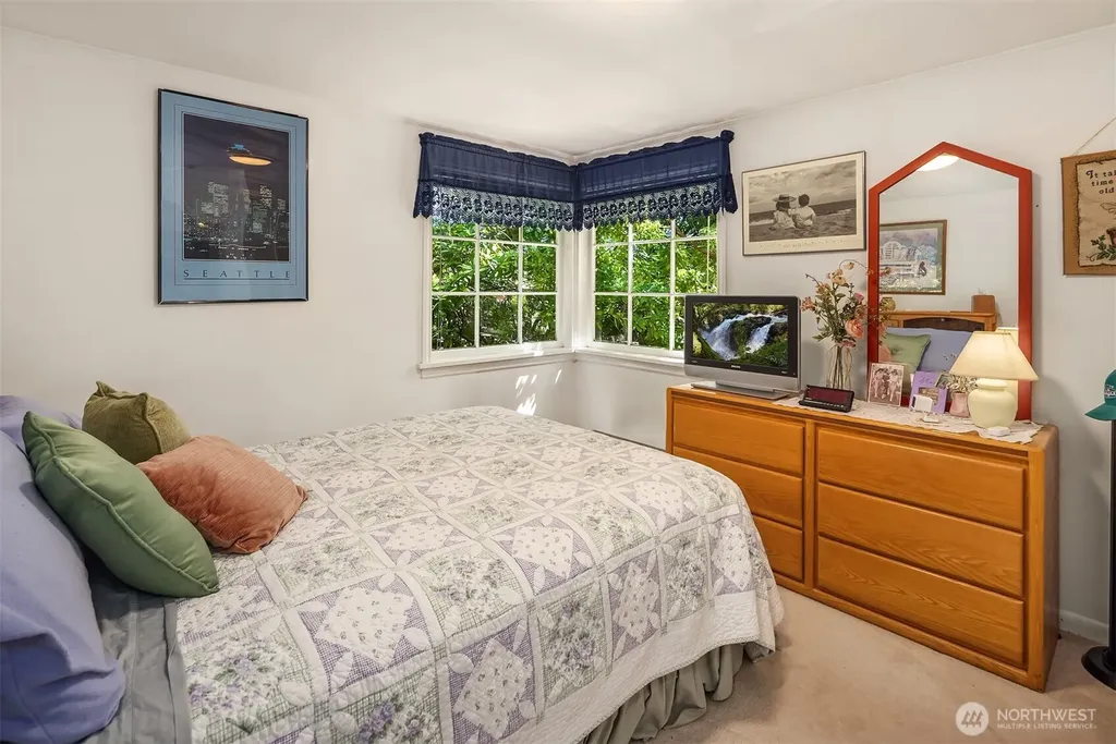 8255 30th Avenue NE Seattle WA 98115