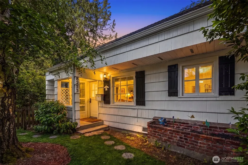 8255 30th Avenue NE Seattle WA 98115