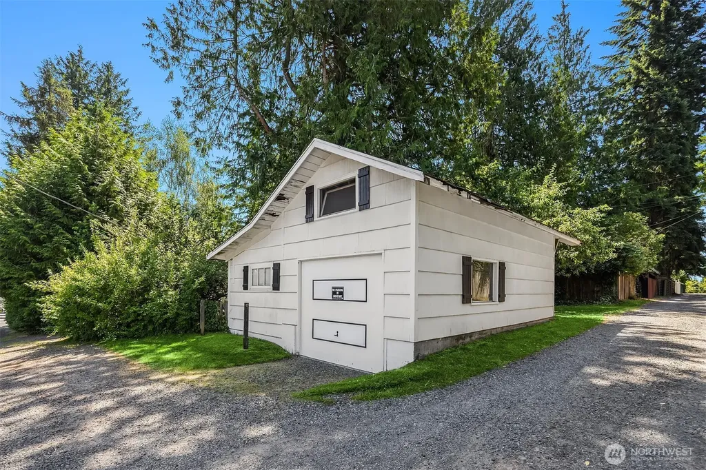 8255 30th Avenue NE Seattle WA 98115