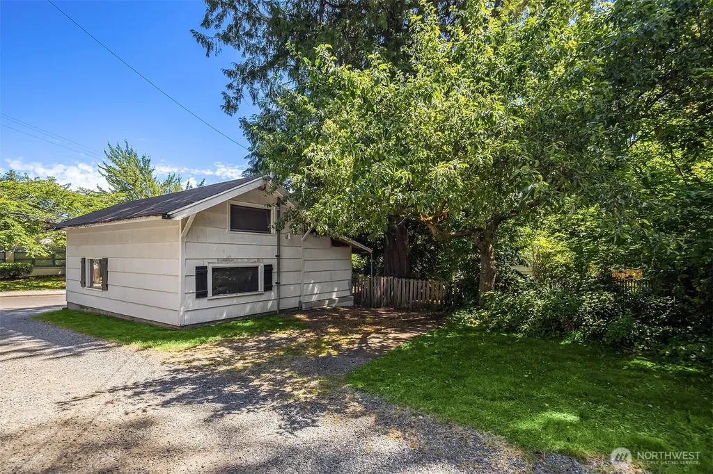 8255 30th Avenue NE Seattle WA 98115