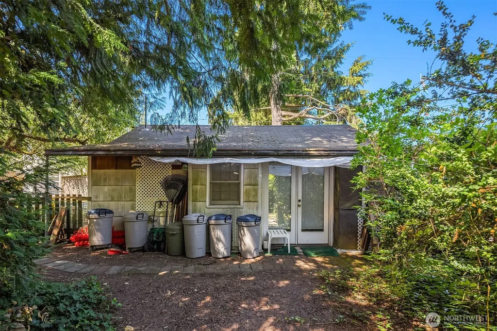 8255 30th Avenue NE Seattle WA 98115