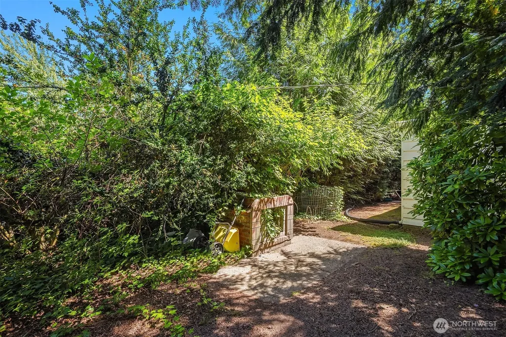 8255 30th Avenue NE Seattle WA 98115