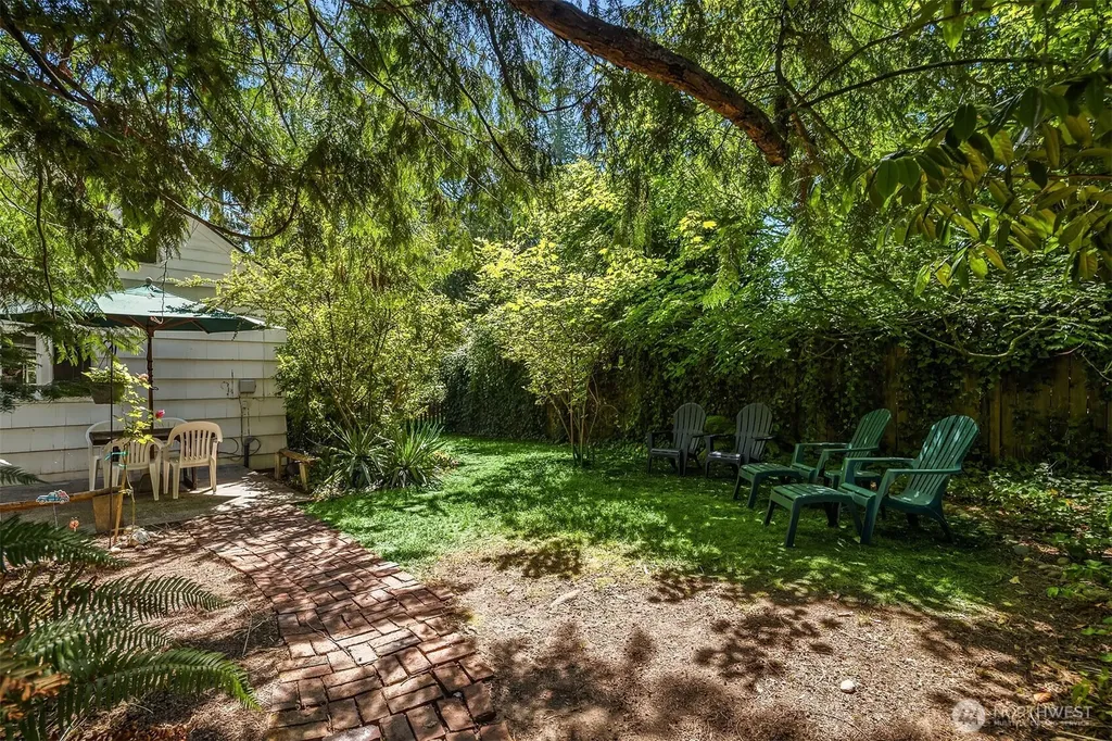 8255 30th Avenue NE Seattle WA 98115