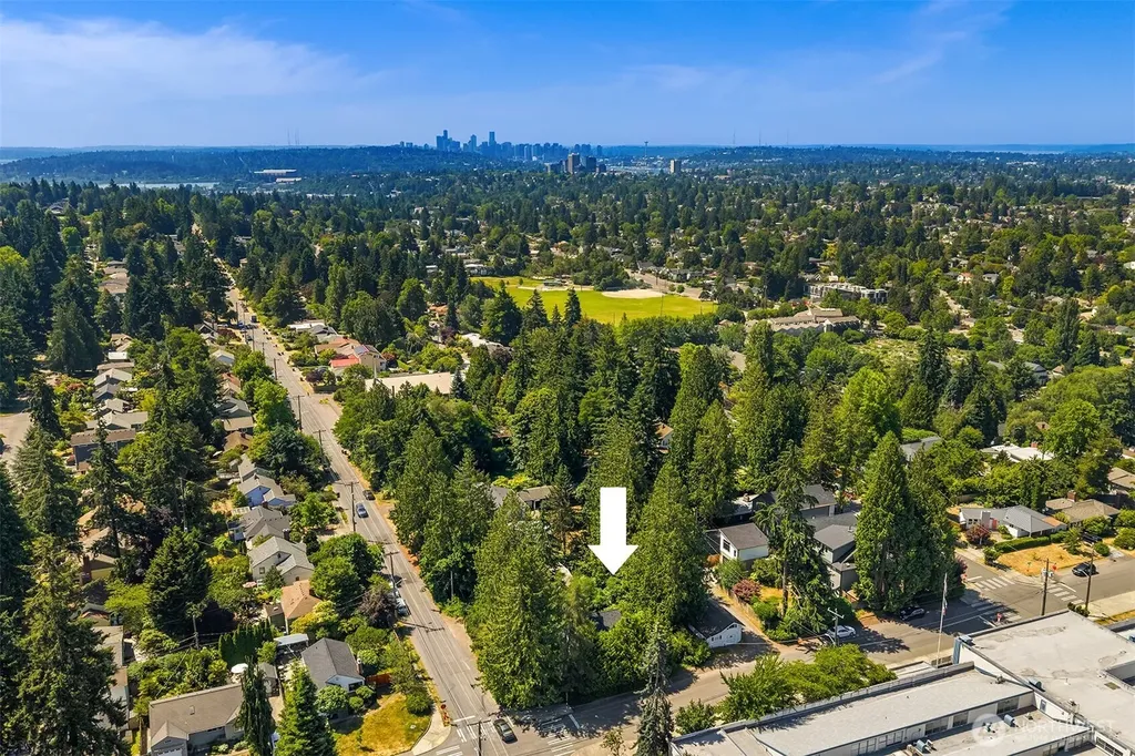 8255 30th Avenue NE Seattle WA 98115