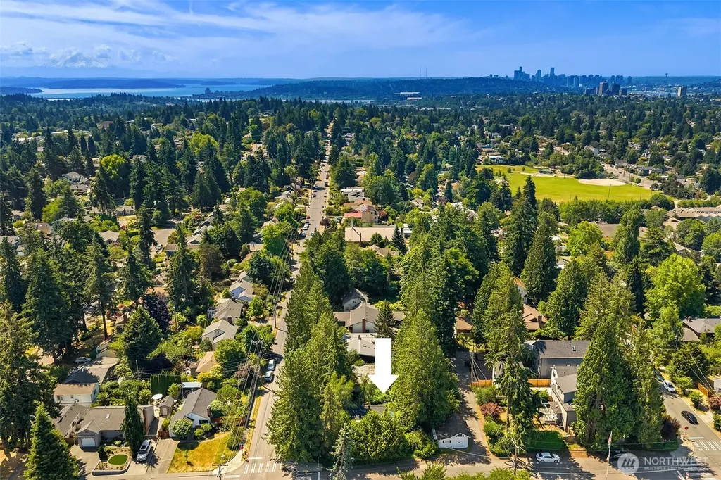 8255 30th Avenue NE Seattle WA 98115