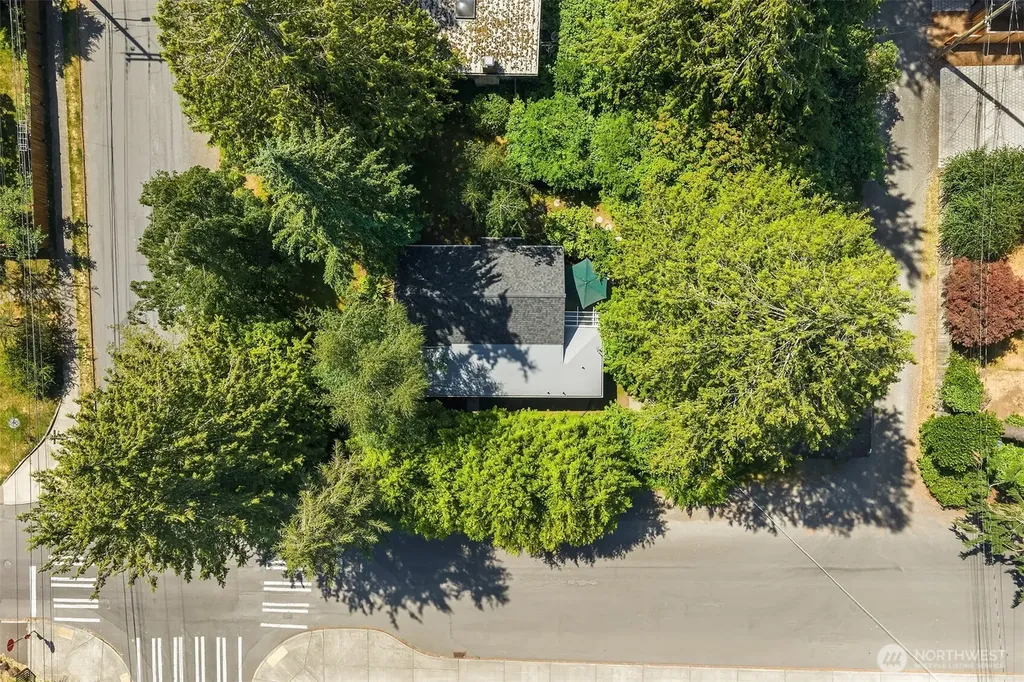 8255 30th Avenue NE Seattle WA 98115