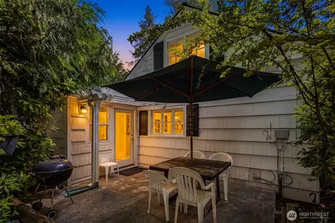 8255 30th Avenue NE Seattle WA 98115