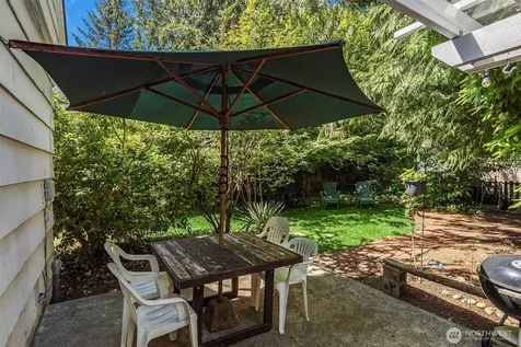 8255 30th Avenue NE Seattle WA 98115