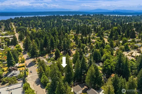 8255 30th Avenue NE Seattle WA 98115