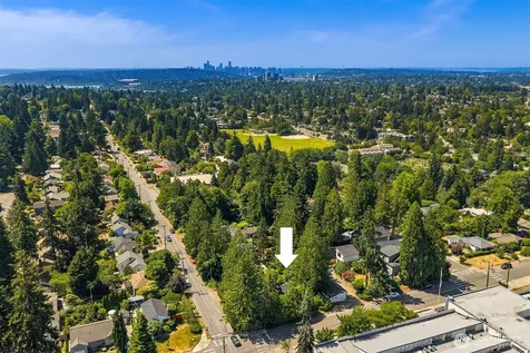 8255 30th Avenue NE Seattle WA 98115