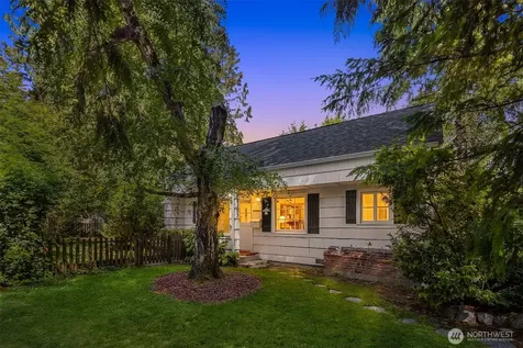 8255 30th Avenue NE Seattle WA 98115