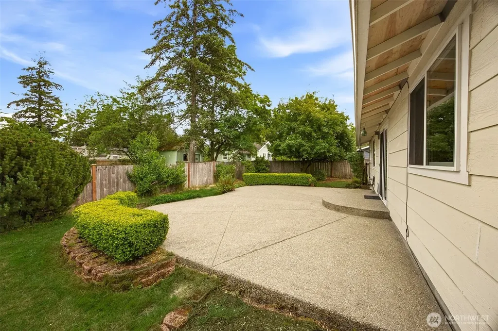 9525 E E Street Tacoma WA 98445