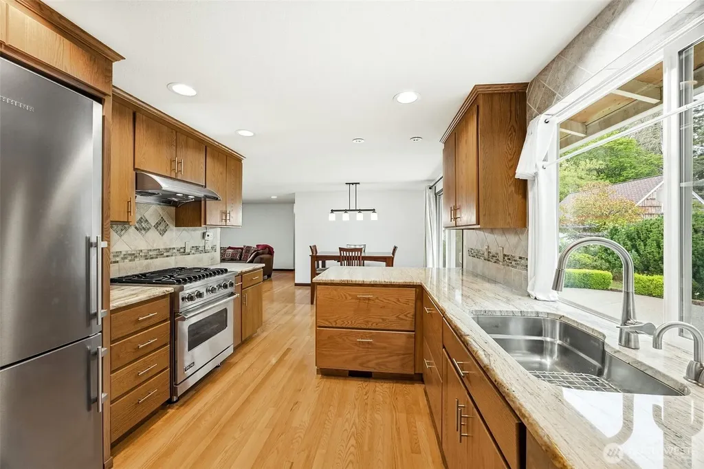 9525 E E Street Tacoma WA 98445
