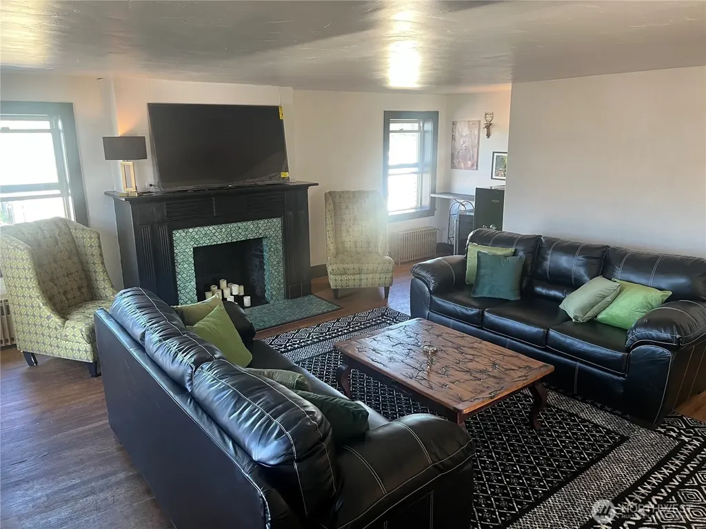 703 W Railroad Shelton WA 98584