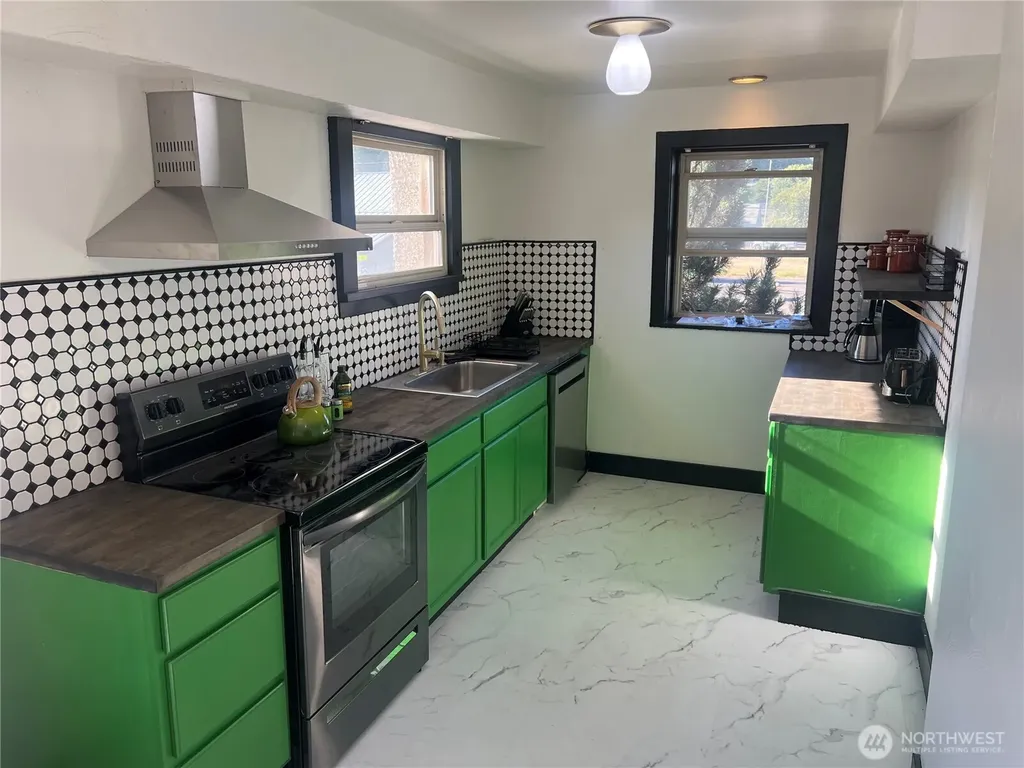 703 W Railroad Shelton WA 98584