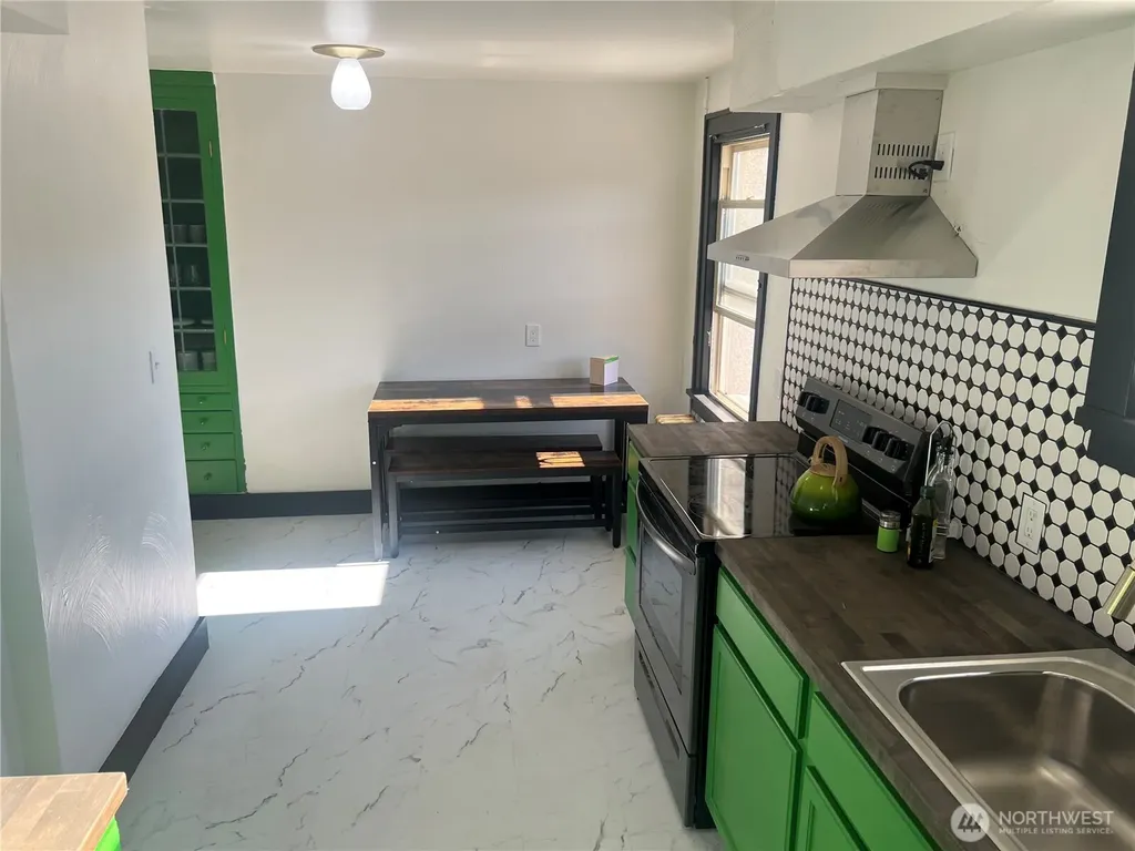 703 W Railroad Shelton WA 98584